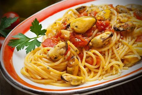 spaghetti alle cozze e pomodorini